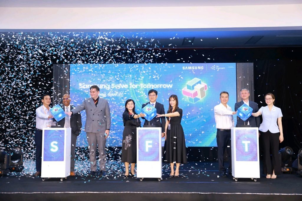 Các-đại-biểu-thực-hiện-nghi-thức-khởi-động-cuộc-thi-tại-khu-vực-phía-Nam-1024x683